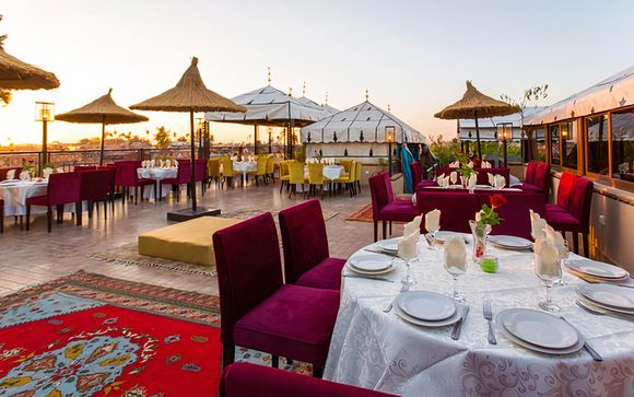 Tag 5: Ein Abendessen (ohne Getränke) in einem typisch marokkanischen Restaurant (inkl. Autotransfers hin und zurück) für Aufenthalte von 5 und 7 Nächten