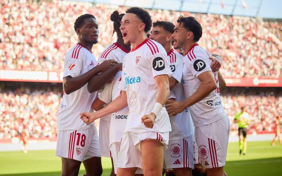 ¡La emoción del fútbol en Sevilla!
