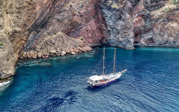 Paseo en barco tradicional de Madeira al atardecer (para estancias a partir de 7 noches)