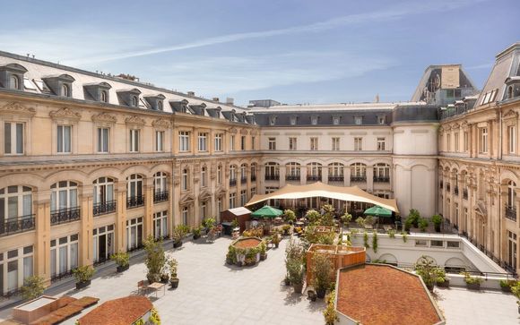 Crowne Plaza Paris Republique 4*