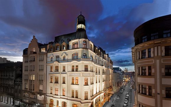 Colección de lujo: Majestuoso edificio junto a la Plaza Wenceslao