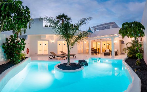Relax en tu villa con piscina privada en media pensión