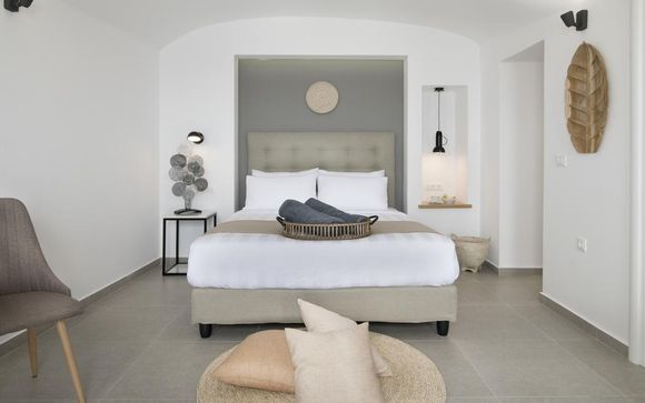 Symphony Suites Santorini o similar