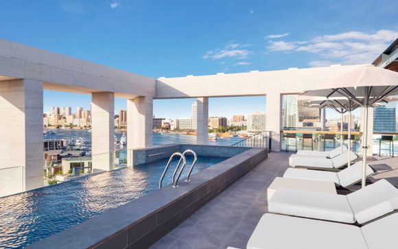 Poussez les portes de l'hôtel Kappa City Canopy by Hilton Dubai Al Seef 4*