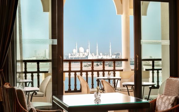 Shangri-La Hotel, Qaryat Al Beri 5*