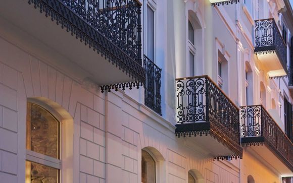Cajú Le Petit Hotel 4*