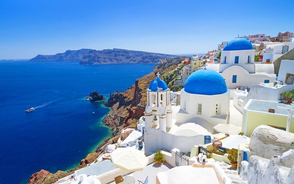 Le Cicladi tra paesaggi colorati e panorami da sogno