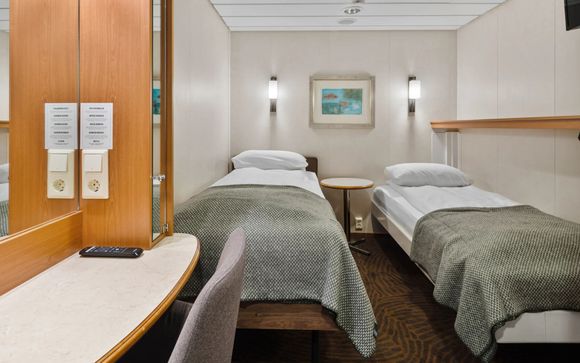 Welcome aboard MS Midnatsol 