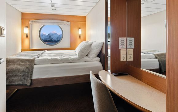 Welcome aboard MS Midnatsol 