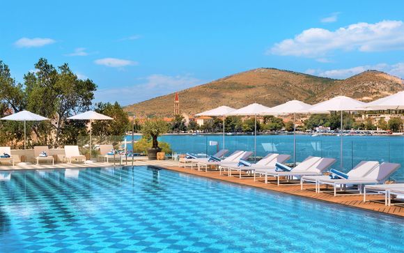 Brown Beach House 4*