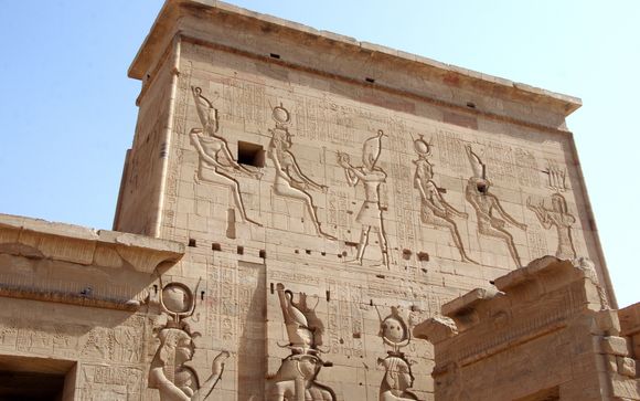 Optional Excursions (payable locally) 