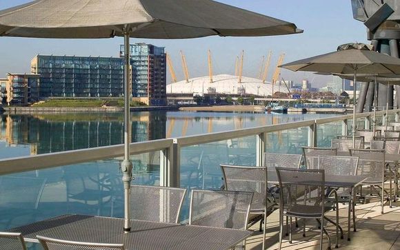 Chic Docks Hotel and River Cruise Experience